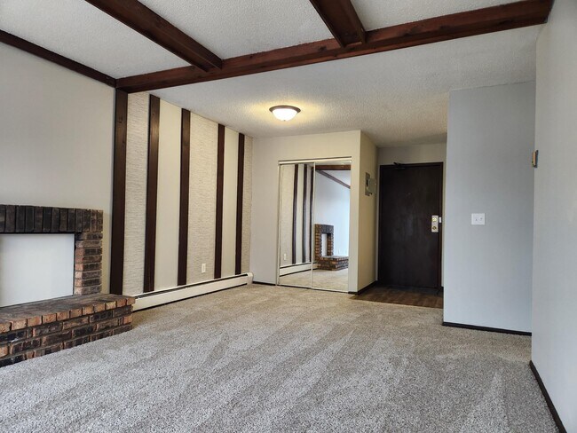 Building Photo - 7254 72nd Ln N