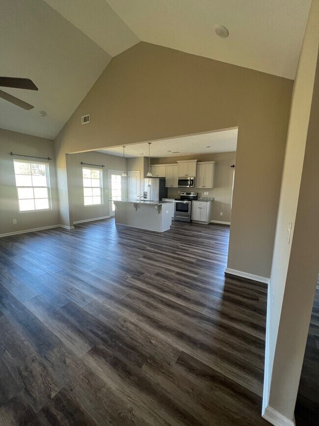 Foto del edificio - PRICE REDUCED! - 4 Bedroom/2 Bathroom  Home in Thomson, Georgia just off the Bypass - $100 credit...