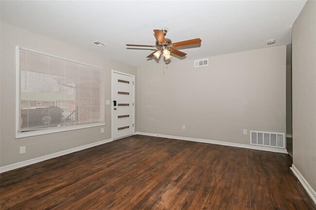 Foto del edificio - 6901 NW 60th St