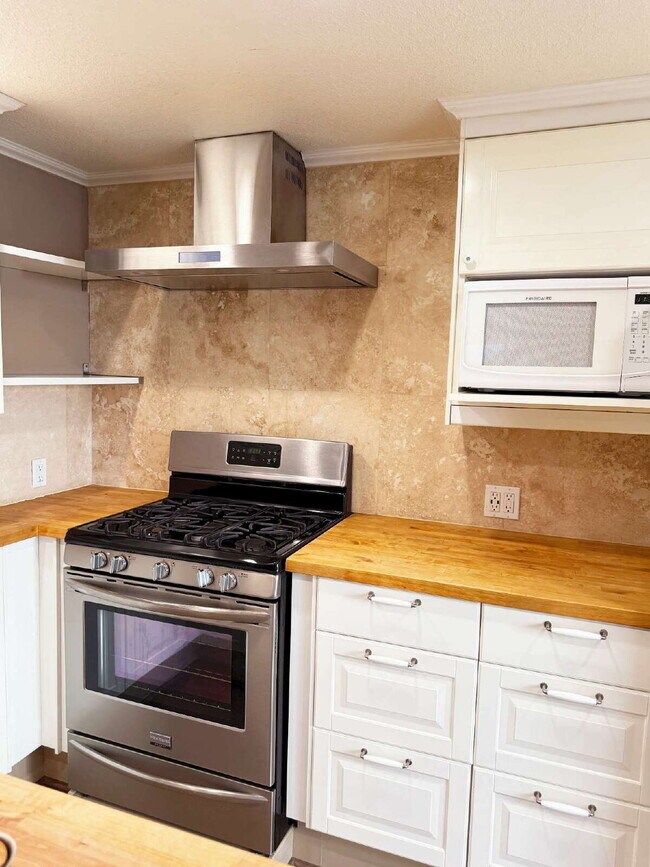 Foto del edificio - Updated 1-Bedroom Retreat in the Heart of the Springs.