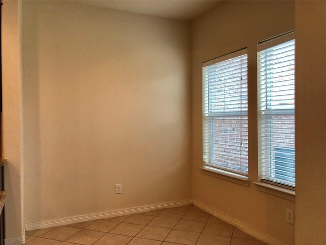 Building Photo - 8911 Clovermist Dr