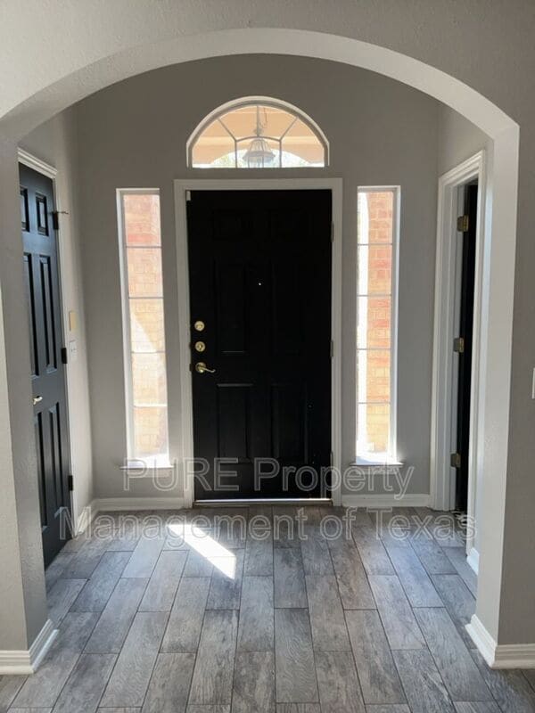 Building Photo - 305 Avalanche Ave