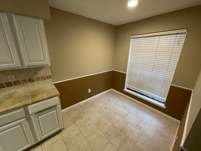 Foto del edificio - 4128 Childress St
