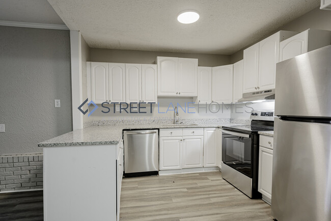 Building Photo - NOW OFFERING $250 OFF FIRST FULL MONTH IF ...