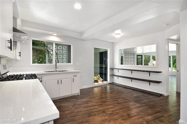 Foto del edificio - 4 br, 3.5 bath House - 19481 Rosita St