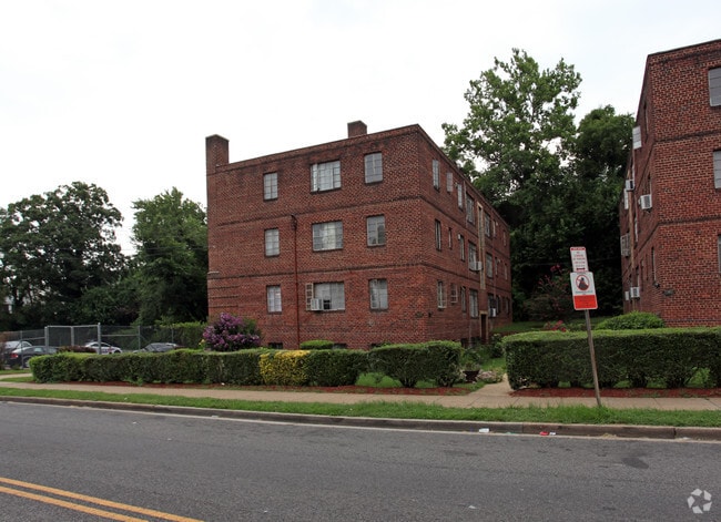 Building Photo - 1550 27th St SE