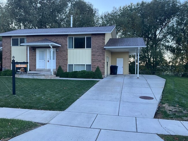 Building Photo - 681 E 2300 N