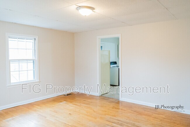 Building Photo - 716 E Oldham Ave
