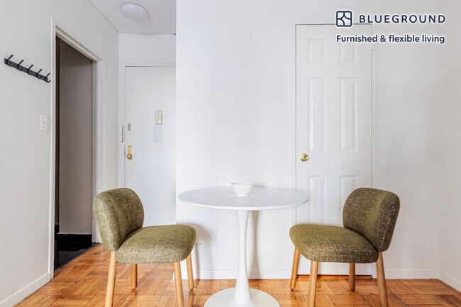 Foto del edificio - 300 E 46th St