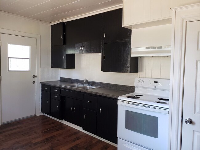 Foto del edificio - Spacious Two Bedroom Cottage with Central Air & Heat