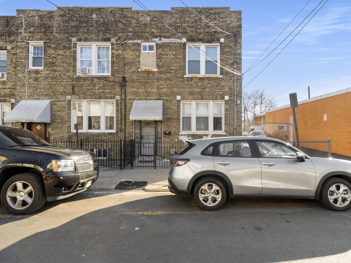 Primary Photo - 151 Stevens Ave