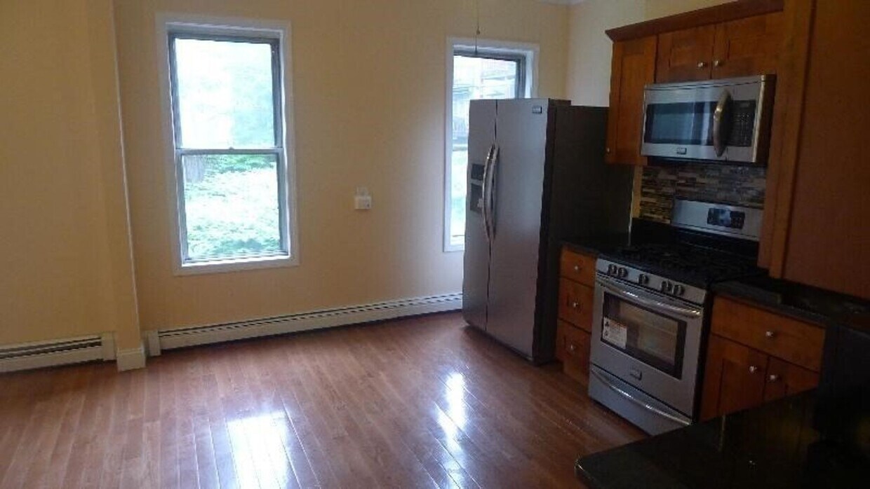 Foto principal - Charming 3 Bedroom-No Broker Fee