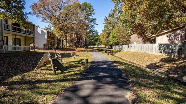 Foto del edificio - 101 Pine Forest Dr