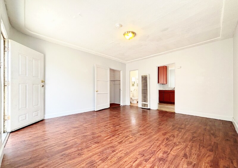 Foto principal - 6914 1/2 Main Street
