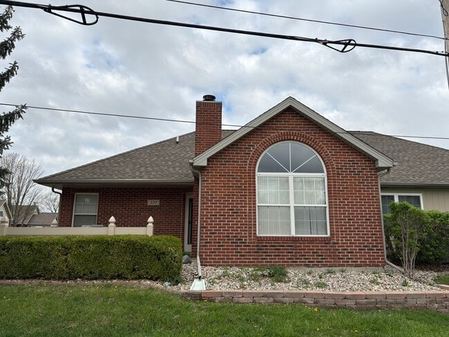 Building Photo - 229 Steeplechase Cir
