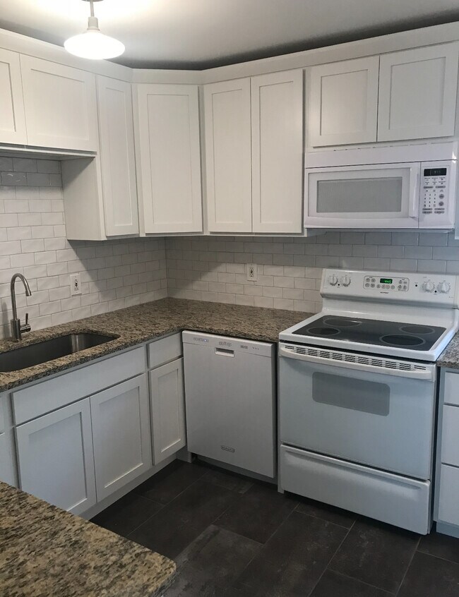 Foto del edificio - 4030 W 13 Mile Rd