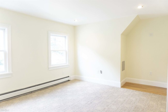 Foto del edificio - 3 br, 2 bath  - 99 Brooks St # 100