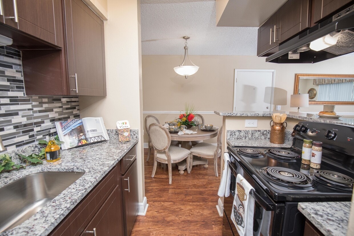 Primary Photo - Magnolia Apartments