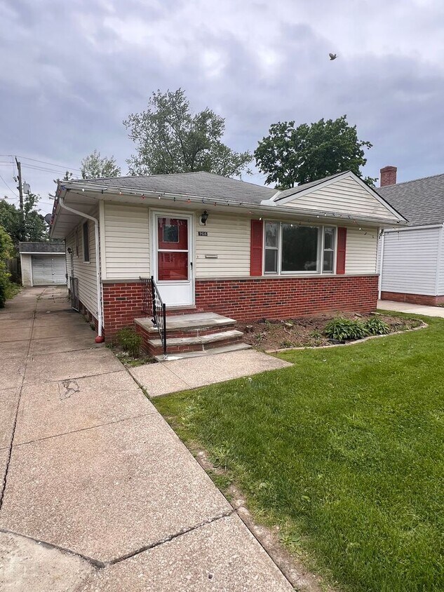 Foto principal - 9414 McCracken Rd