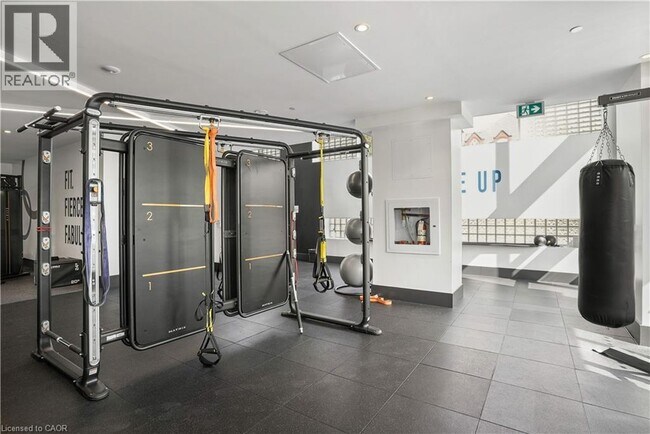 Photo du bâtiment - 55 Duke St W