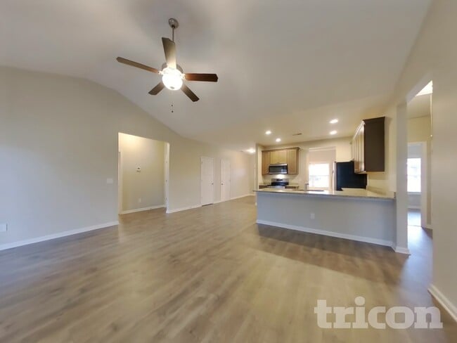 Building Photo - 825 Ellyson Dr