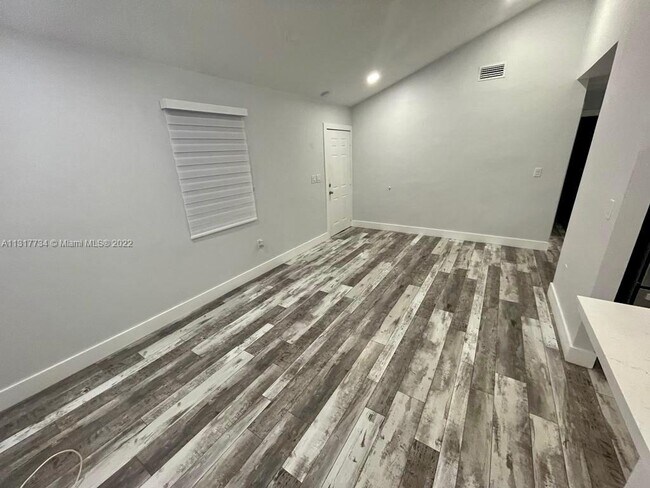 Foto del edificio - 31 Silver Springs Dr