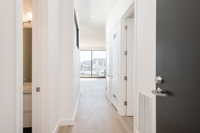 Building Photo - 435 Duboce Ave
