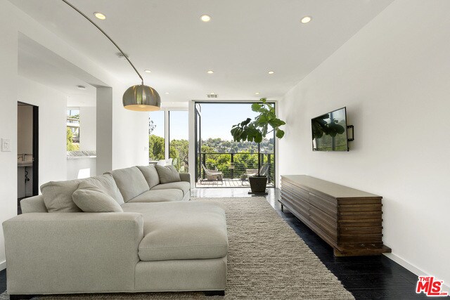 Foto del edificio - 3840 Clayton Ave