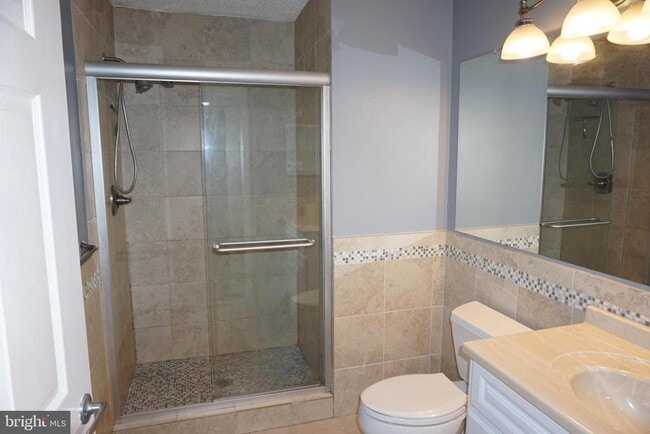 Building Photo - 80 Versailles Ct
