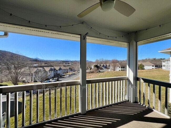 Foto del edificio - 4606 Breakers Ln