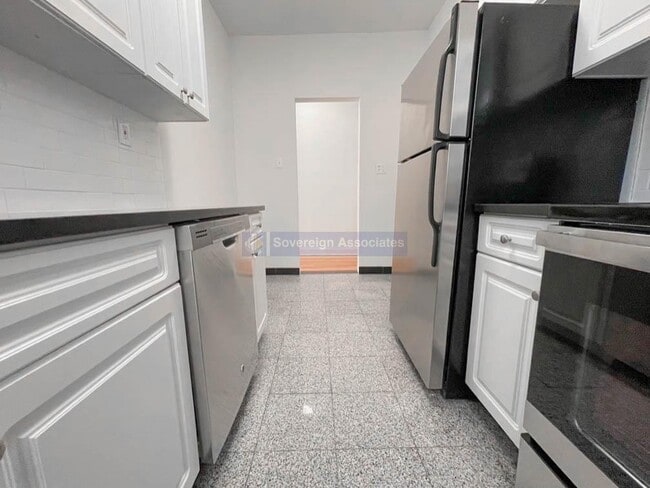 Building Photo - 664 W 163rd St
