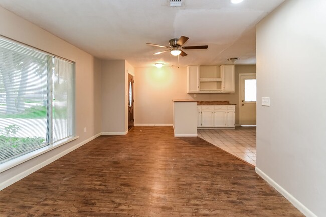 Building Photo - 6315 Cresta Place Dr