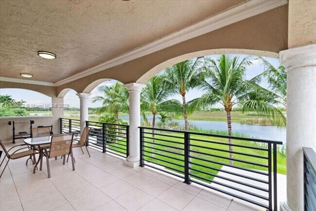 Foto del edificio - 15900 NW 83rd Pl