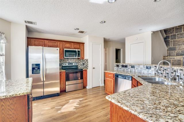 Foto del edificio - 7302 Dartmouth Dr