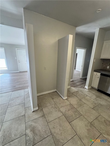 Building Photo - 709 Fern Ln