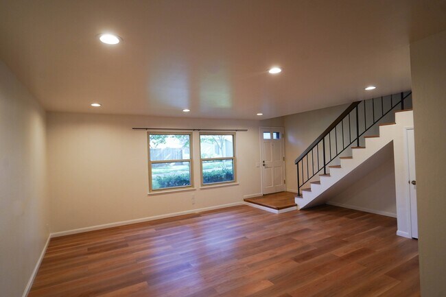 Foto del edificio - 2396 Shoreside Ct