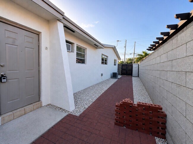 Foto del edificio - 7028 SW 21st St