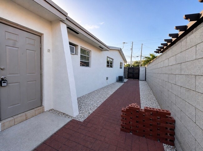 Building Photo - 7028 SW 21st St