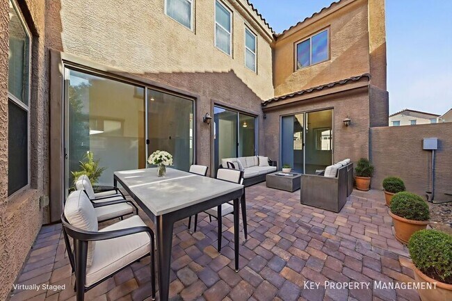 Building Photo - 956 Via Canale Dr