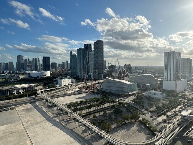 Foto del edificio - 555 NE 15th St