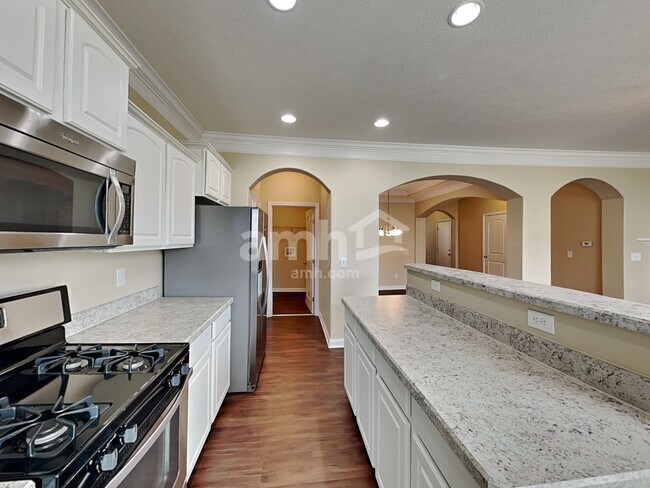 Building Photo - 712 Redwood Valley Dr
