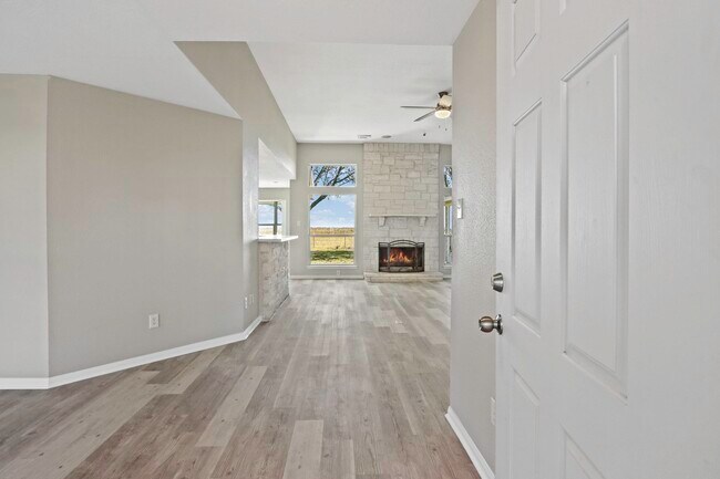 Foto del edificio - 2445 Woods Rd