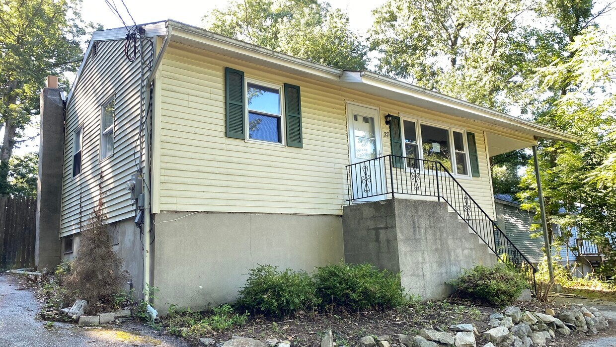 Primary Photo - 27 Lawrence Dr
