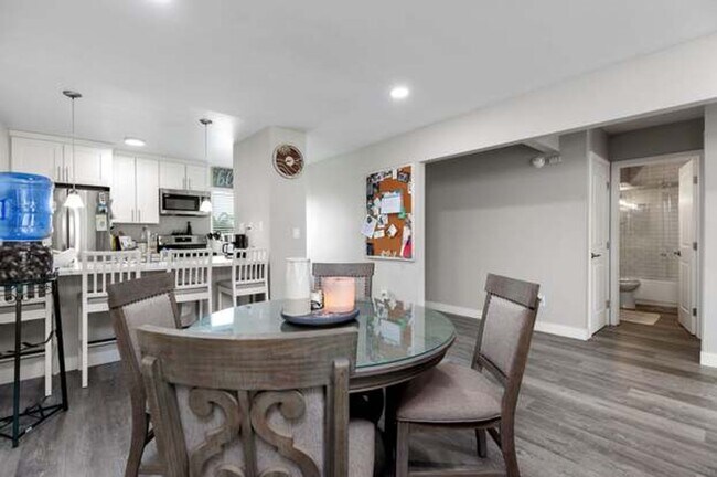 Building Photo - 2 BED/2 BATH CONDO IN THE HEART OF CLAIREMONT