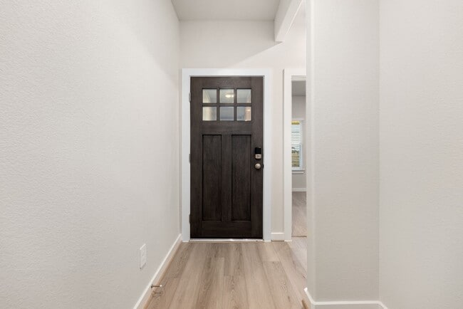 Building Photo - 6611 Castella Dr