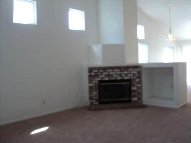 Foto del edificio - 1811 Stillspring Ct