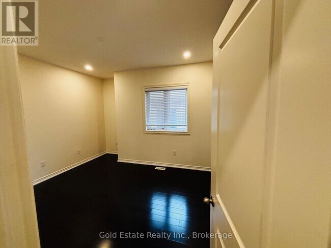 Photo du bâtiment - 247 Buick Blvd