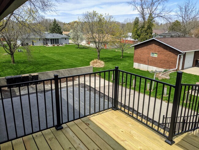 Otro - 128 S Main St