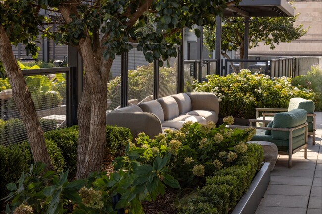 Foto del edificio - The Place at Fifth + Broadway