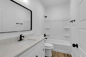 Building Photo - 106 Runnels St